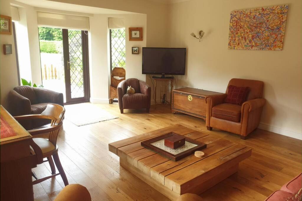 Ashwood Holiday Cottage. Ашфорд Екстериор снимка