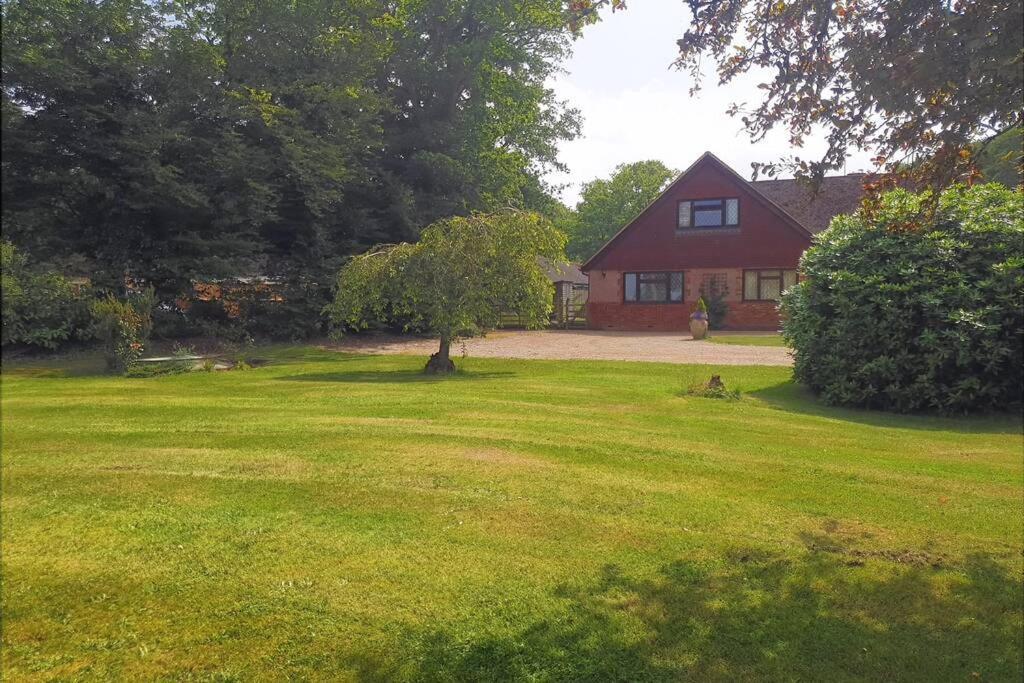 Ashwood Holiday Cottage. Ашфорд Екстериор снимка
