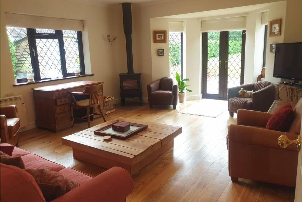 Ashwood Holiday Cottage. Ашфорд Екстериор снимка