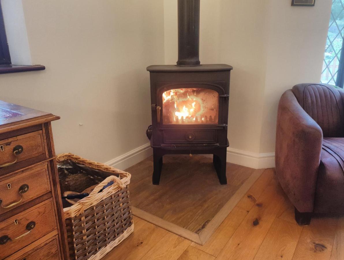 Ashwood Holiday Cottage. Ашфорд Екстериор снимка